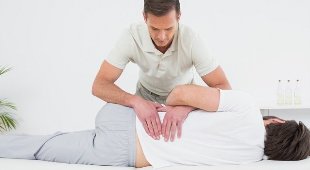 dor nas costas na região lombar massagem