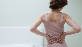 a dor nas costas na parte inferior das mulheres